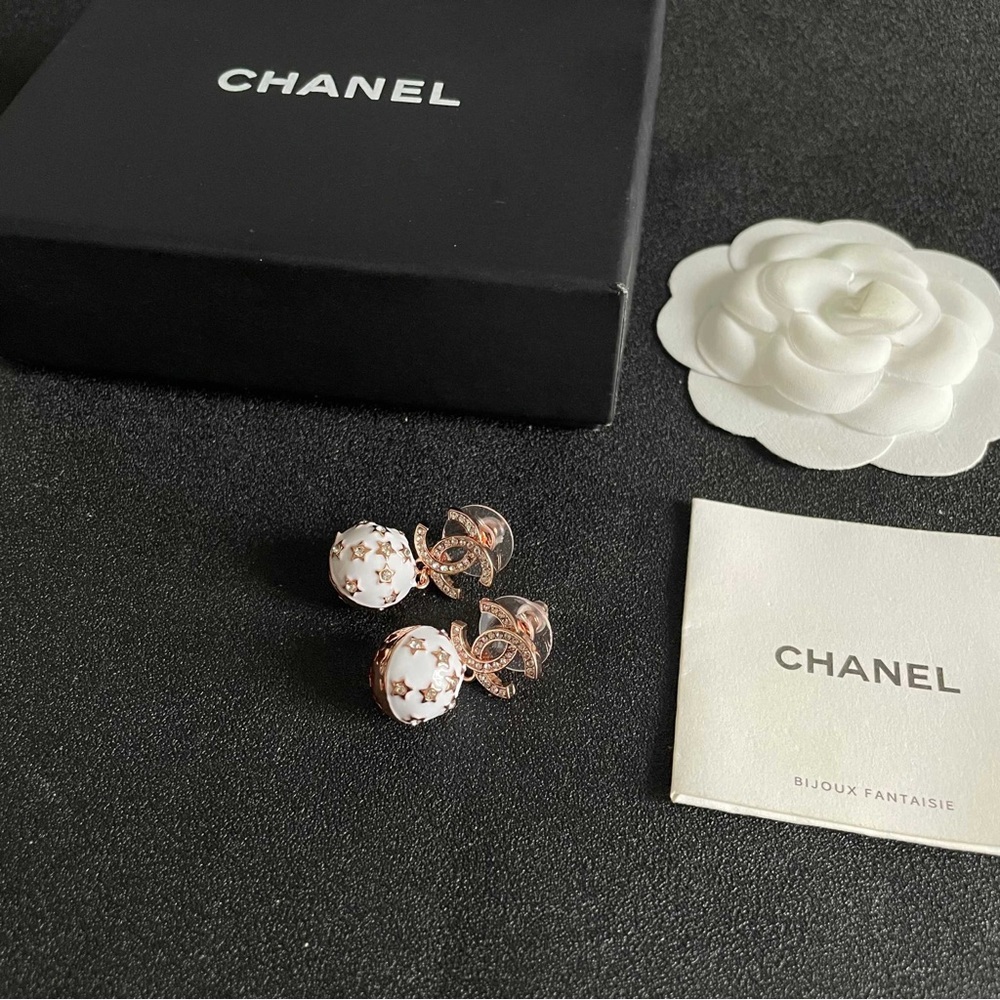 Chanel fashion earrings - Picture 4 of 6